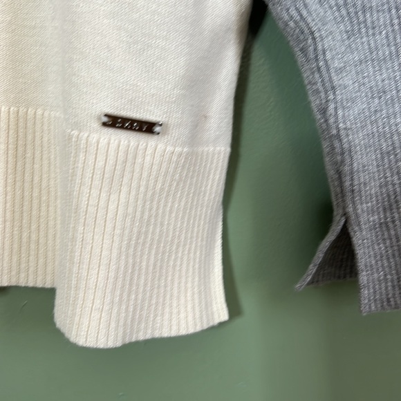 DKNY women’s pullover, tricolor sweater size small. - Picture 3 of 6